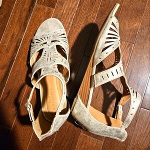 New Directions brand Women Sandals Gold size 9